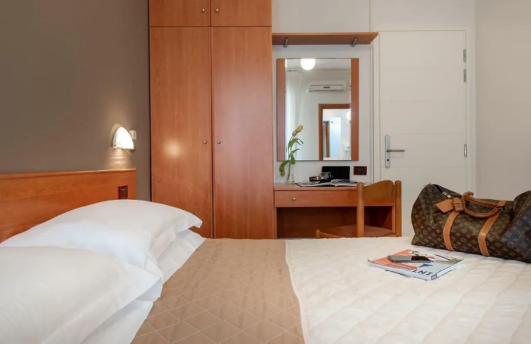 Hotel Pierre NUOVA GESTIONE-1